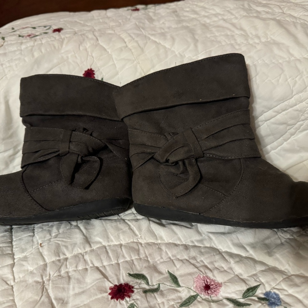 Bongo Sz 5M Gray Suede Look Booties VGUC 😊😊